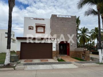 CASA EN VENTA EN CERRITOS RESORT