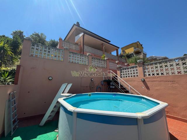 Casa en venta en Cervelló. Bonita casa con amplias terrazas. Casas.