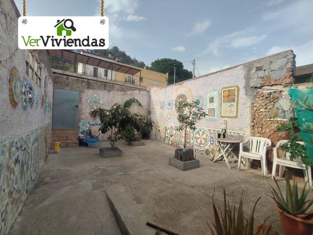 Casa en venta en Cervelló. Casa con jardín en el centro. Casas.
