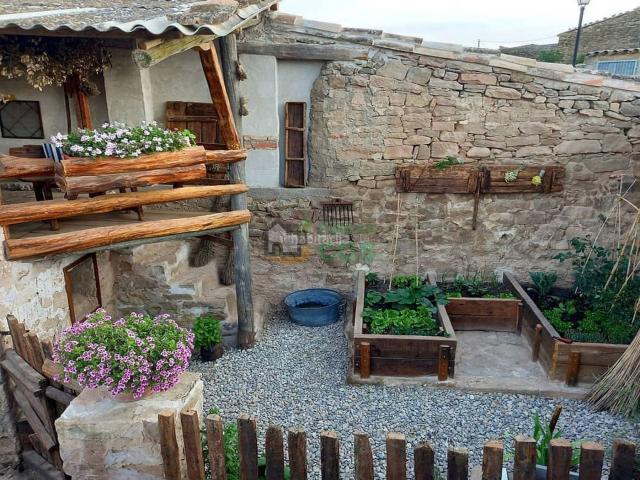 Casa en venta en Cervera. Castillo medieval restaurado en la Segarra: una joya histórica convertida en residencia señorial. Casas.
