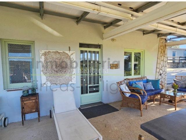 Casa en venta en Cervera del Maestre. Finca con agua, vivienda y anejo. Casas Cervera del.
