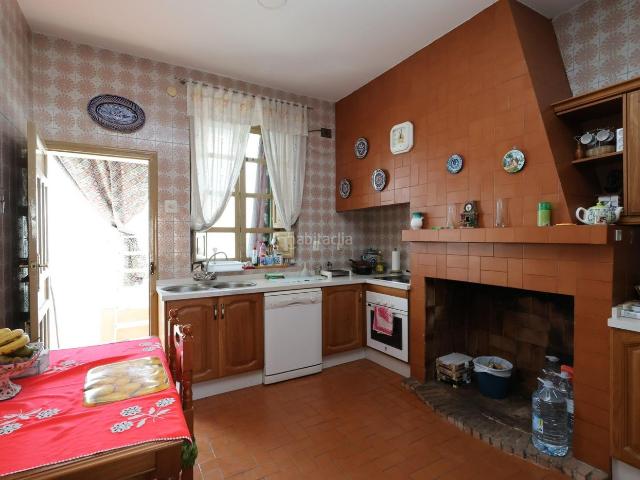 Casa en venta en Chauchina. Amplia vivienda familiar en Chauchina con múltiples estancias y aparcamiento. Casas.