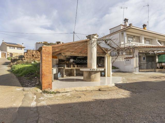 Casa adosada en venta en Chelva. Encanto y tranquilidad en Ahillas Chelva vivienda con piscina, chimenea y lista para todo el año. Casas adosadas.
