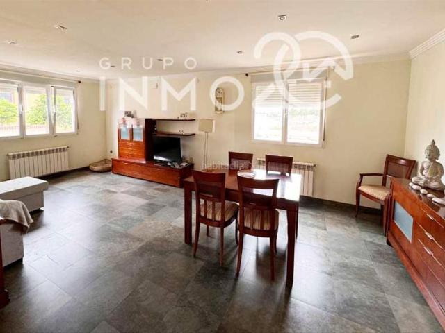 Casa en venta en Chella. Estupenda casa de 6 habitaciones, piscina y garaje. Casas.