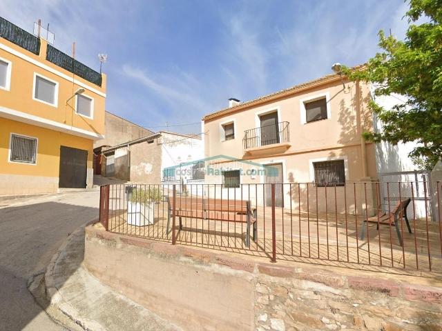 Casa en venta en Chera. Descubre tu refugio perfecto en la encantador municipio de Chera! Amplia casa de pueblo. Casas.