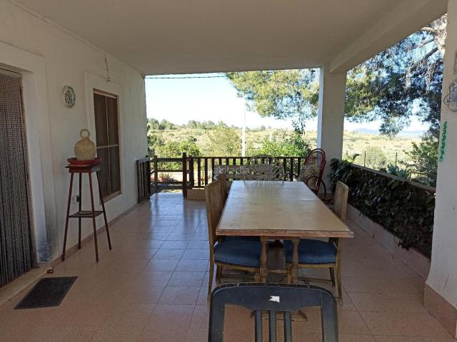 Casa en venta en Cheste. Chalet de 167 m2 en Cheste Valencia, ideal para familias que buscan una primera o segunda residencia con amplios espacios y entorn. Casas.