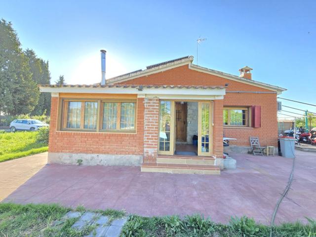 Masía en venta en Chinchón. Casa independiente en venta en La Vega de Chinchón. Masías.