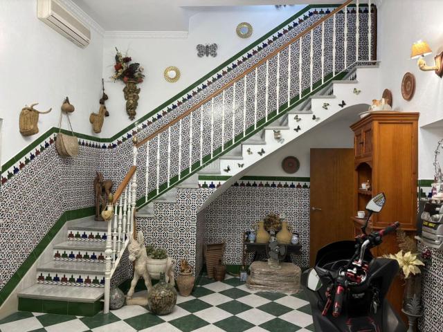 Casa en venta en Chiclana de la Frontera, Núcleo urbano. AMPLIA VIVIENDA CON GRAN AZOTEA EN ZONA SANTO CRISTO FUENTEAMARGA. Casas Chiclana de la.