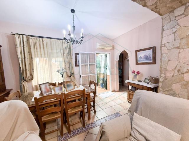 Casa en venta en Chiclana de la Frontera, La Banda Campo de Fútbol. Casa en venta en Huerta Rosario con todos los servicios a mano. Casas Chiclana de la.