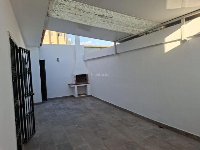 Casa en venta en Chiclana de la Frontera, La Banda Campo de Fútbol. CASA UNIFAMILIAR CON PATIO CERCA DEL CENTRO DE CHICLANA. Casas Chiclana de la.