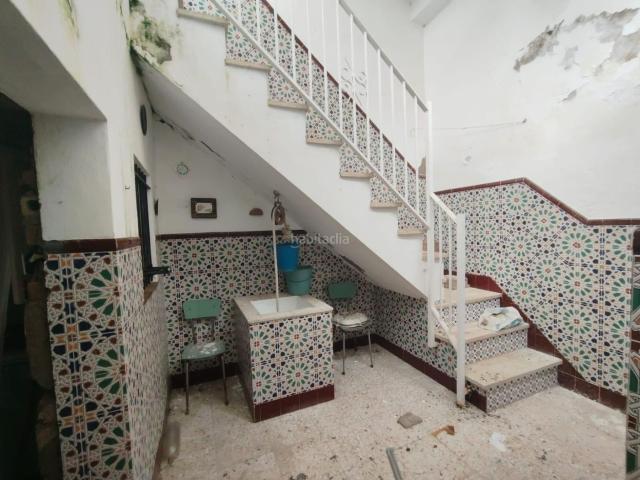 Casa en venta en Chiclana de la Frontera, La Banda Campo de Fútbol. Se vende vivienda a reformar en El Arenal. Casas Chiclana de la.