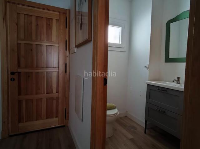Casa en venta en Chipiona, La Laguna. Chalet adosado de dos plantas, independiente, con terraza y patio exterior. Casas.