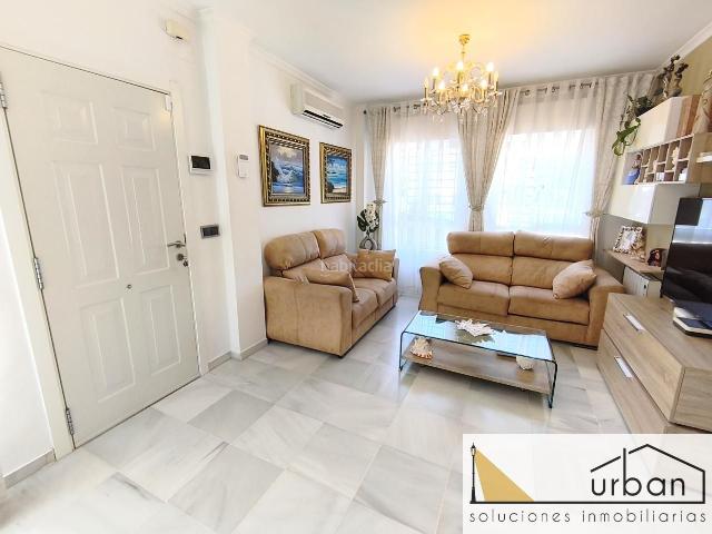 Casa en venta en Chipiona, Puerto Deportivo. ADOSADO REFORMADO ZONA MUELLE, PORCHE Y AZOTEA. Casas.