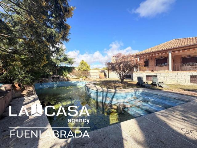 Casa en venta en Chozas de Canales. Casas Chozas de.