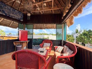 CASA EN VENTA EN CHUBURNA PUERTO, EQUIPADA Y AMUEBLADA, CON PANELES