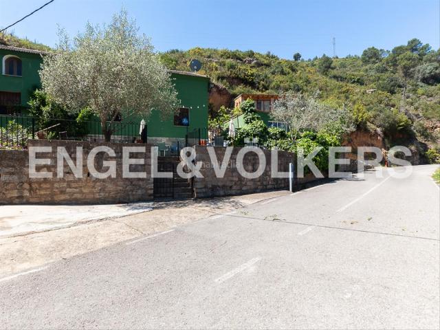 Casa en venta en Chulilla. Singular y exclusiva propiedad frente al río en Chulilla. Casas.