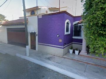 CASA EN VENTA EN COLIMA, COLINAS DE STA BARBARA, CISNES