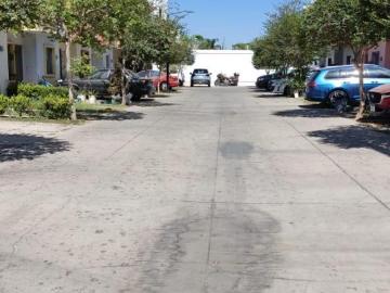 CASA EN VENTA EN CIRCUITO REAL DE TESISTÁN