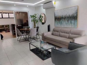 Casa en Venta en Ciudad de Panamá Brisas del Golf Panamá 180 m2. 3 hab