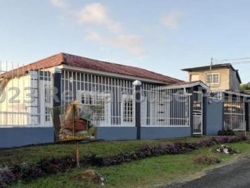 Casa en Venta en Ciudad de Panamá Las Cumbres Panamá 248 m2. 4 hab