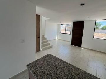 Casa en Venta en Ciudad Maderas, 3 Recámaras, 2.5 Baños, 2 Autos, Alberca, Tenis