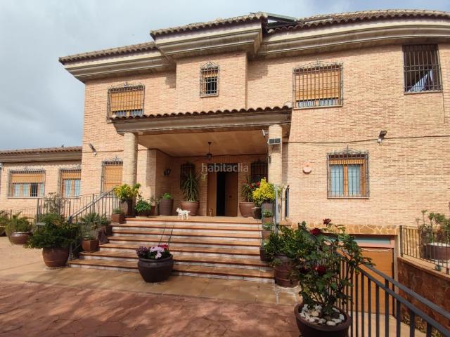 Casa en venta en Ciudad Real, Los Rosales. Vivienda independiente, ubicada en una de las mejores zonas residenciales de Ciudad Real. Casas Ciudad.