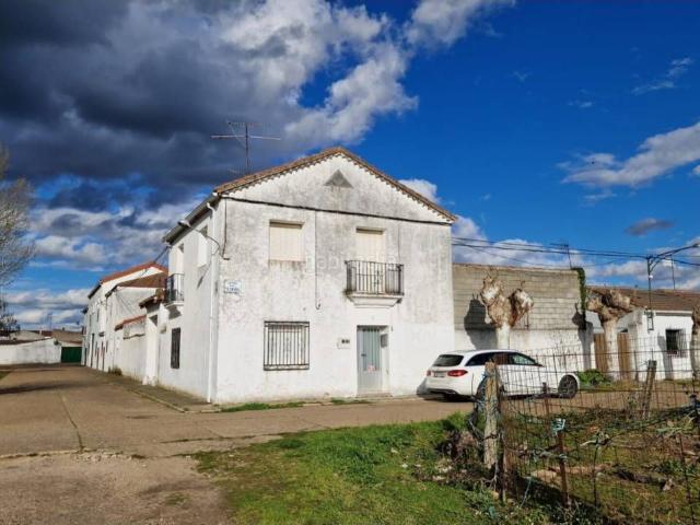 Casa en venta en Ciudad Rodrigo. Venta de casa espaciosa en Ciudad Rodrigo. Casas Ciudad.