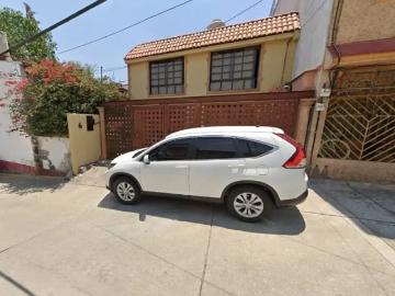 CASA EN VENTA EN CIUDAD SATÉLITE, NAUCALPAN – 3 RECÁMARAS Y 180 M² DE CONSTRUCCIÓN