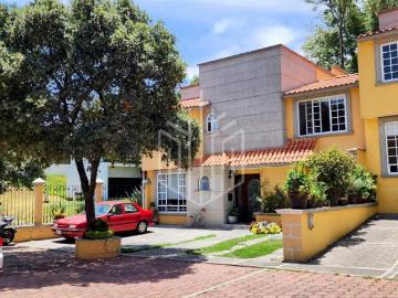 Casa en Venta en Club de Golf Chiluca | Doble Filtro de Seguridad y Jardín