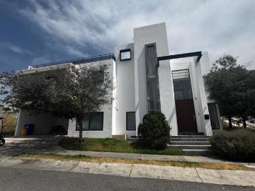 Casa en Venta en Club de Golf La Loma con alberca