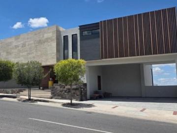 Casa en Venta en Club de Golf la Loma San Luis Potosi TERMINADA 100%