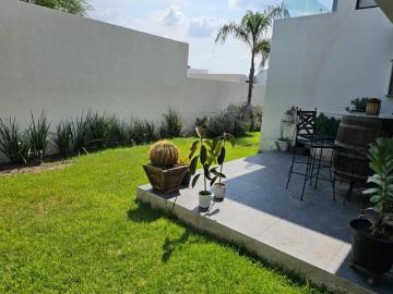 Casa en Venta en Club de Golf Los Encinos, solo 100 metros del Golf