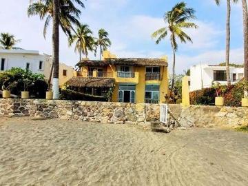 Casa en venta en Club Santiago a Pie de Playa