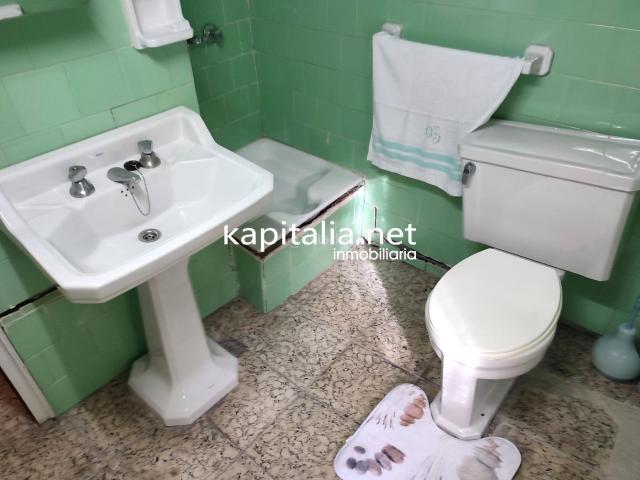 Casa en venta en Cocentaina. CASA A LA VENTA EN COCENTAINA, UBICADA EN ZONA ANTIGUA DEL PUEBLO. Casas.