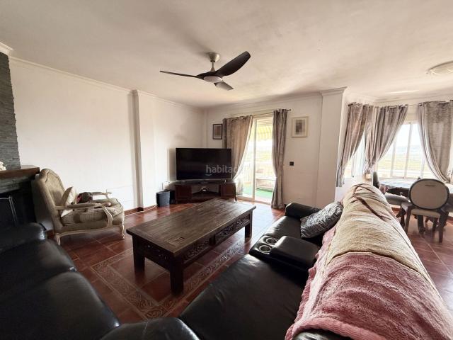 Casa en venta en Coín. Amplia villa independiente con magníficas vistas panorámicas, piscina privada y gran sótano en Coín. REF V5433646. Casas.
