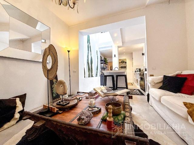 Casa en venta en Coín. Exclusiva Casa Adosada de Diseño con Terraza Privada. Casas.