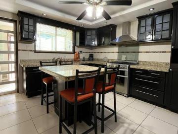 CASA EN VENTA EN COL. UNIDAD NACIONAL