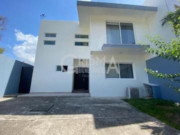 CASA EN VENTA EN COL. JARDINES