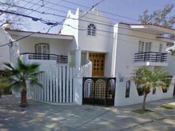 CASA EN VENTA EN COL. LAS ARALIAS, CALLE GUACAMAYO, PUERTO VALLARTA, JALISCO
