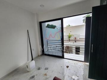 CASA EN VENTA EN COL. MANANTIALES