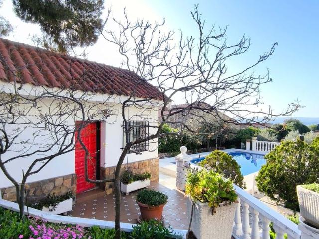 Casa en venta en Colmenar de Oreja. Casas Colmenar de.
