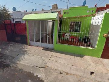 CASA EN VENTA EN COLONIA HACIENDA SANTA FE, TLAJOMULCO DE ZUÑIGA, JALISCO