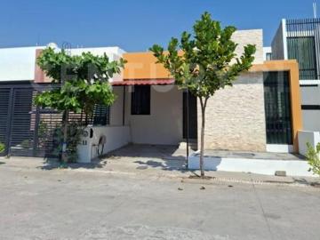 Casa en Venta en Colinas del Real, Villa de Álvarez, Colima