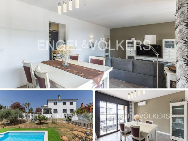Casa en venta en Coma ruga, Els Masos Els Garrofers Costa Dorada. Exclusiva propiedad con dos viviendas independientes y licencia turística, en Comarruga. Casas.