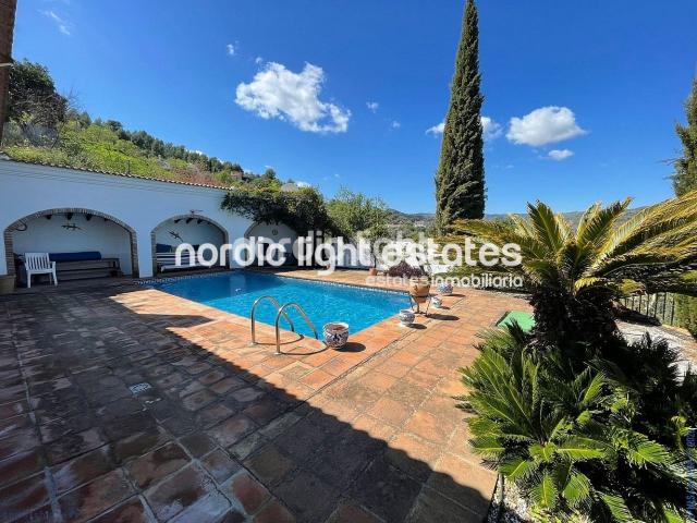 Casa en venta en Comares. Casas.