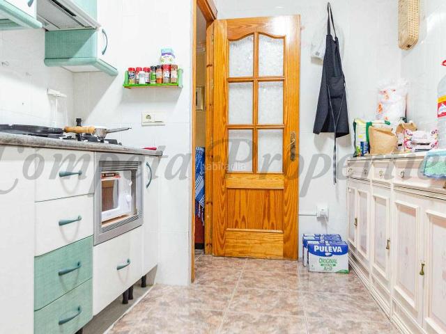Casa en venta en Cómpeta. Casa de pueblo cercana al centro. Casas.