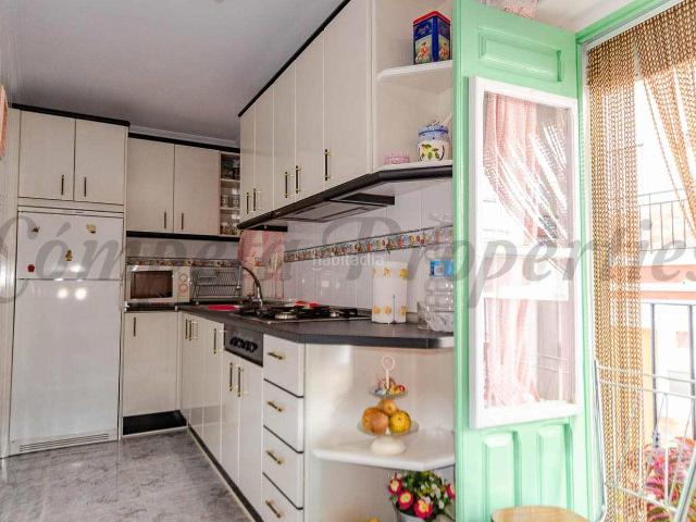Casa en venta en Cómpeta. Casa de pueblo tradicional con terraza en el centro de Cómpeta. Casas.