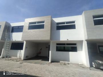 Casa en venta en Comunidad Cerrada, cerca del Estadio Cuauhtémoc, Puebla