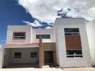 Casa en venta en comunidad cerrada en Privadas de Santiago, Saltillo