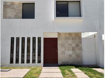 Casa en Venta en Comunidad Cerrada, San Luis Potosí Circuito Villa Verde